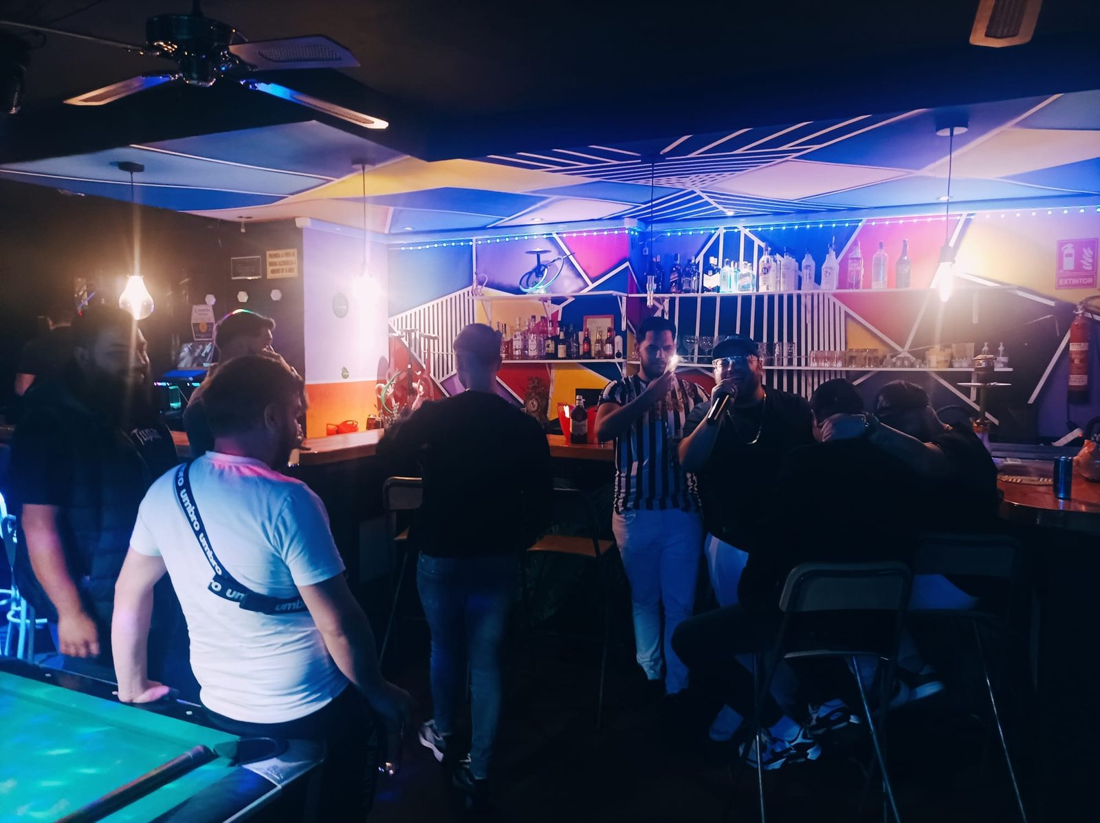 bar con espectáculos